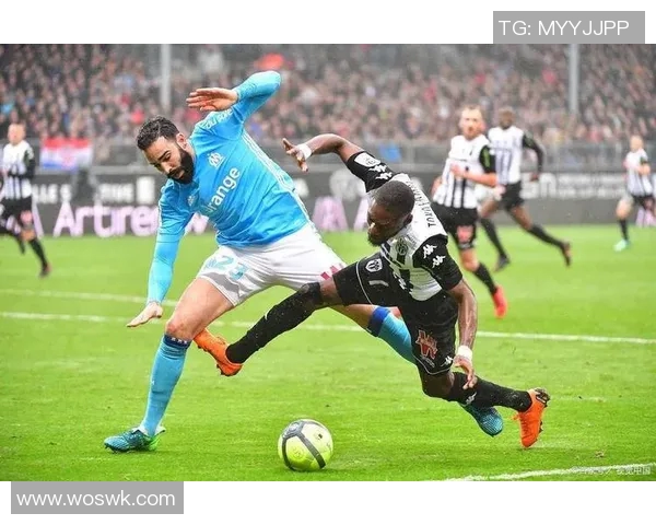 南安普敦主场迎战莱斯特城双方争夺英超宝贵积分之战